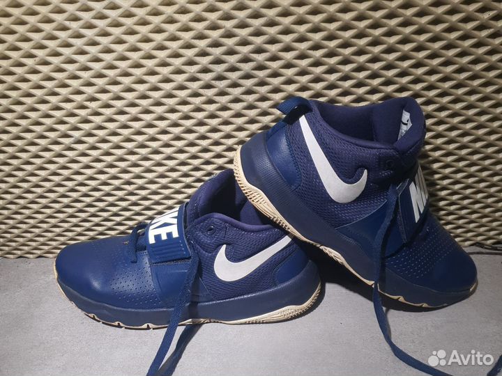 Кроссовки Nike оригинал 40