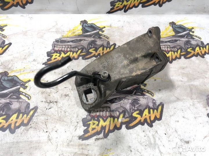 Кронштейн двигателя левый Audi 80 B4 ABK 1992