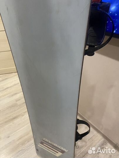 Сноуборд с креплениями и ботинками