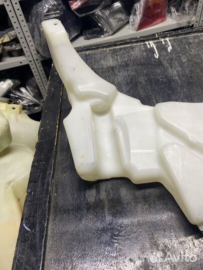 Бачек омывателя Ford C-MAX 3M51-13K163