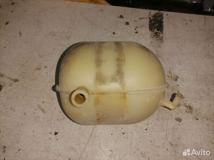 Расширительный бачок Nissan Serena c23