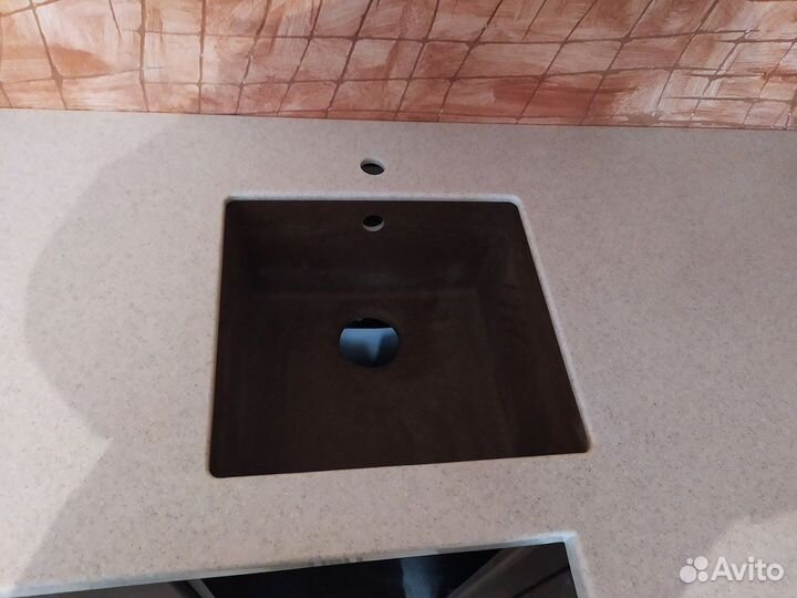 Каменная столешница для кухни м2