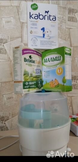 Стерилизатор и 5 пачек и банок смеси