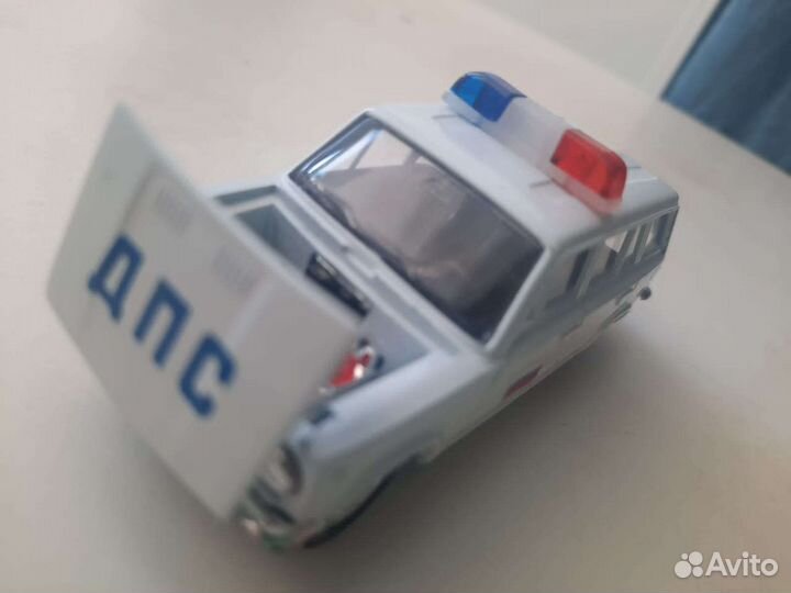 Модель СССР 1:43 ваз 2102