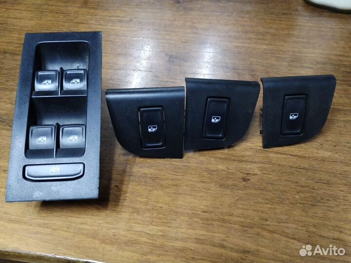 Кнопка стеклопоеника задний левый Skoda octavia a7
