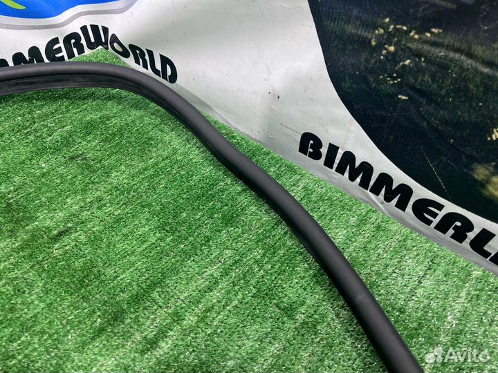 Уплотнитель капота BMW 5 E60/E61 E60 2005