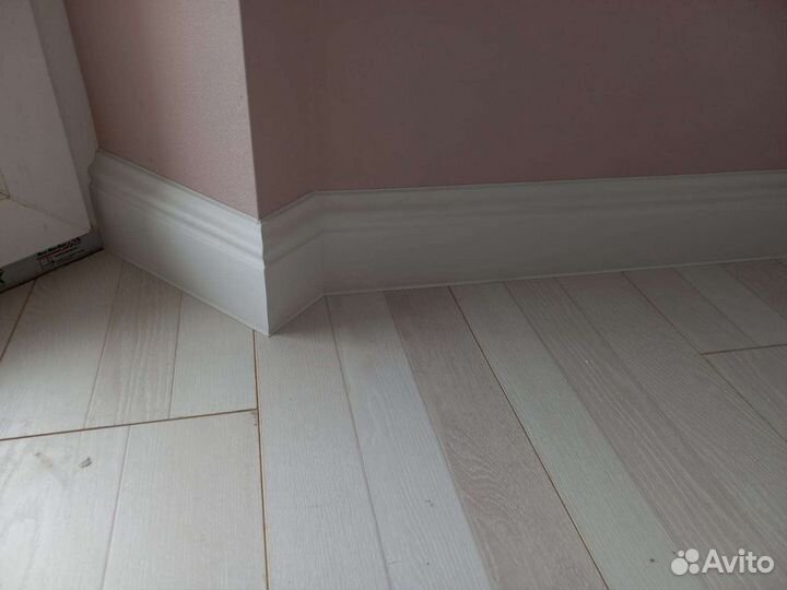 Монтаж плинтуса