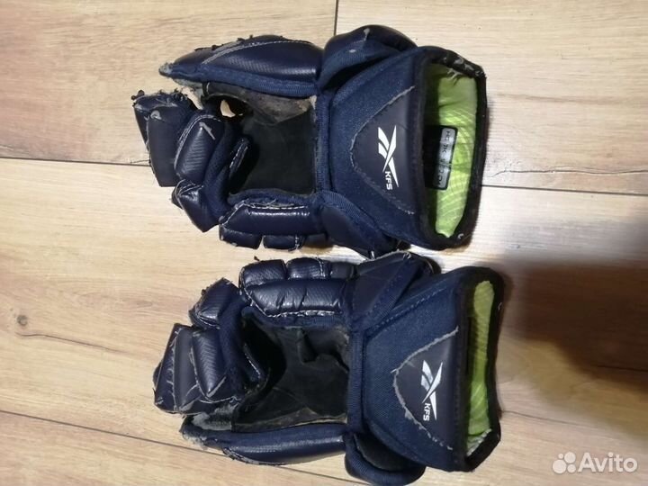 Хоккейные перчатки рибок