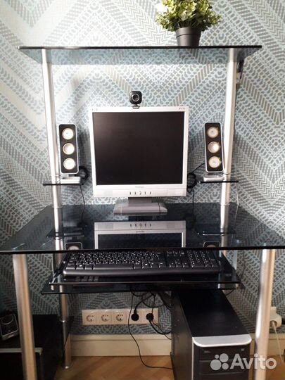 Компьютерный стол и стул