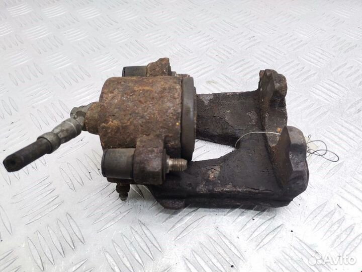 Суппорт передний левый Volkswagen Golf 4 2006