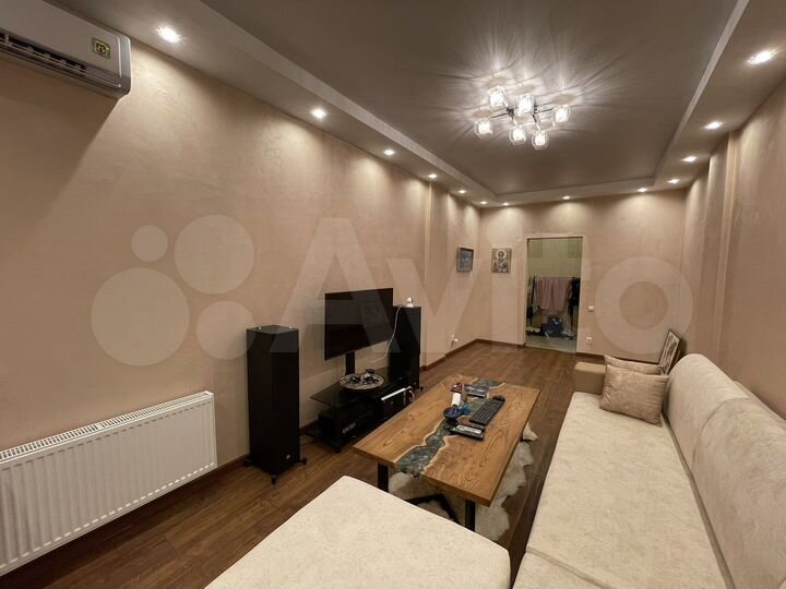 2-к. квартира, 72 м², 8/10 эт.