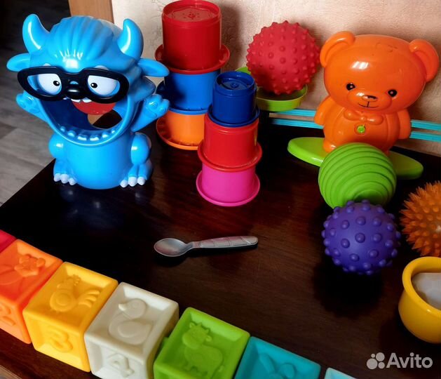 Набор развивающих и не очень игрушек пакетом