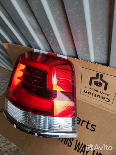 Toyota land cruiser 200 фонарь задний правый