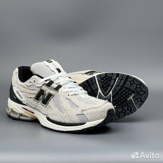 Серебристые New Balance 1906 стильные