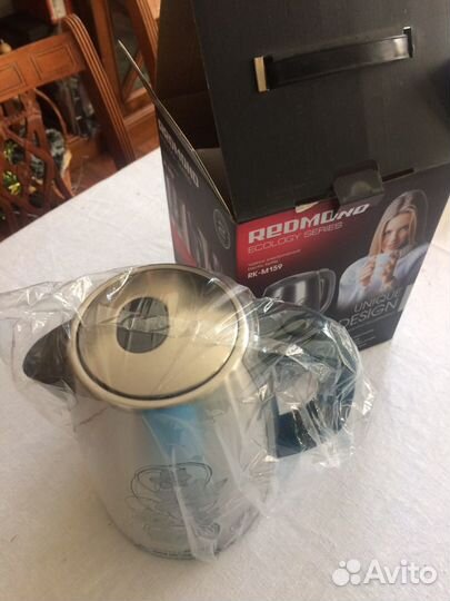Электрочайник новый Redmond RK-M159, на 1,8 л