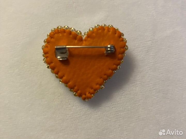 Брошь сердечко из бисера