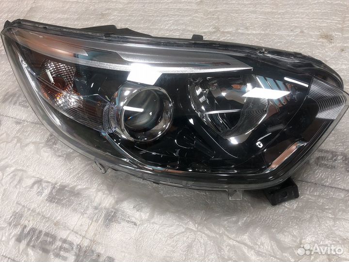 Фара правая галоген Renault Kaptur 2016 260108765R