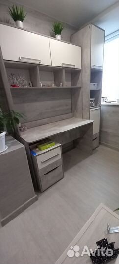 Письменный стол с пеналом