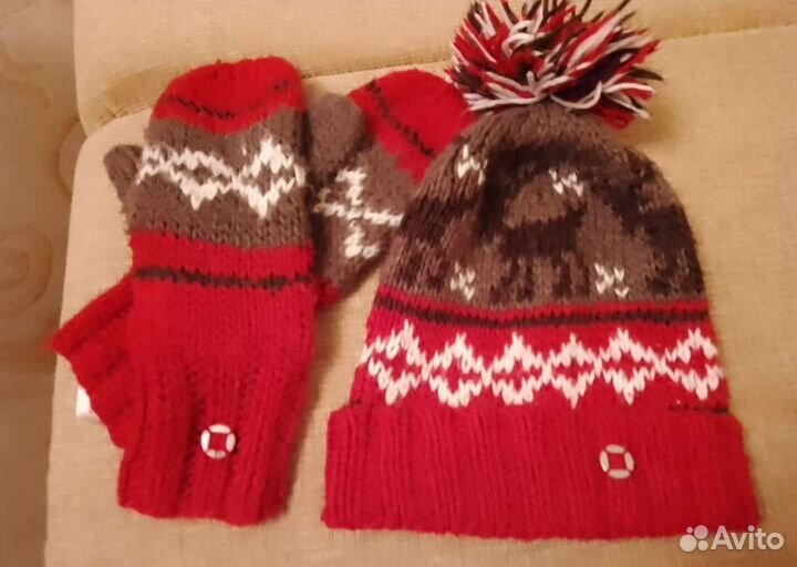 Вязаный комплект: шапка и варежки
