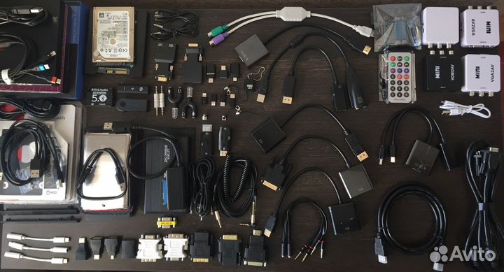 Много разных переходников, адаптеров