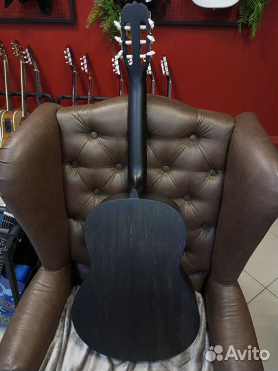 Классическая гитара синего матового цвета