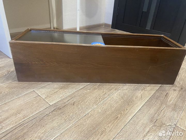 Полка книжная из массива