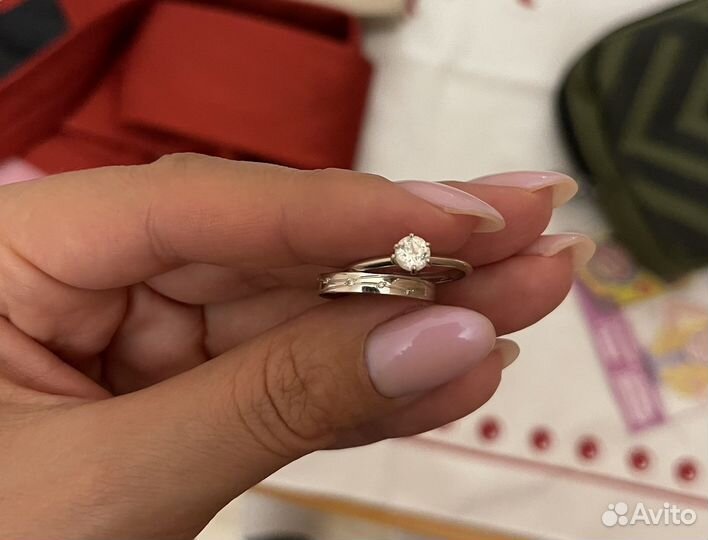 Обручальное кольцо из белого зол с бриллиантами