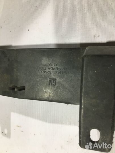 Кронштейн бампера передний Opel Astra J 2009-2012