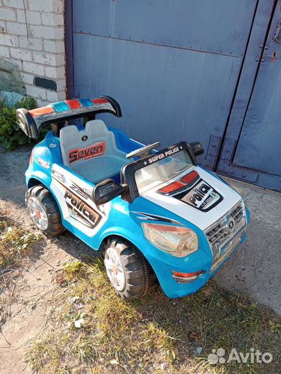 Машинка электромобиль