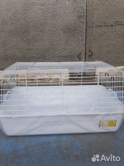 Клетка новая.В наличии поддоны разных цветов