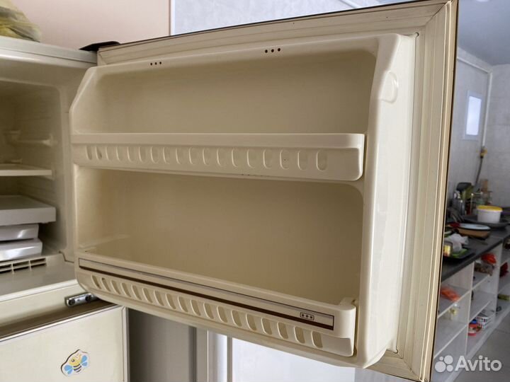 Холодильник National 240