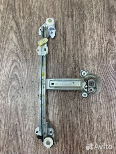 Стеклоподъемник задний правый Opel Astra H