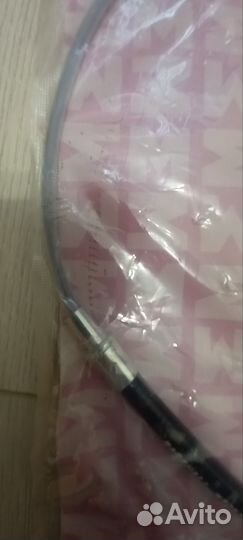 Трос стояночного тормоза Шкода Фабиа