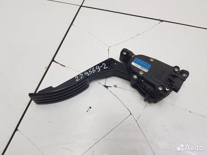 Педаль акселератора