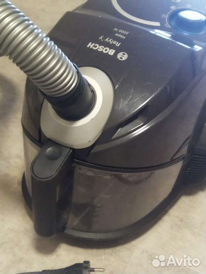 Пылесос Bosch (безмешковый)