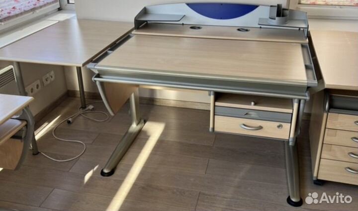 Растущая парта moll + тумбочка moll