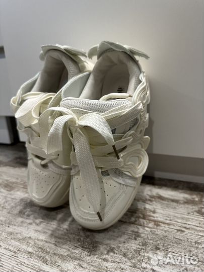 Кроссовки женские