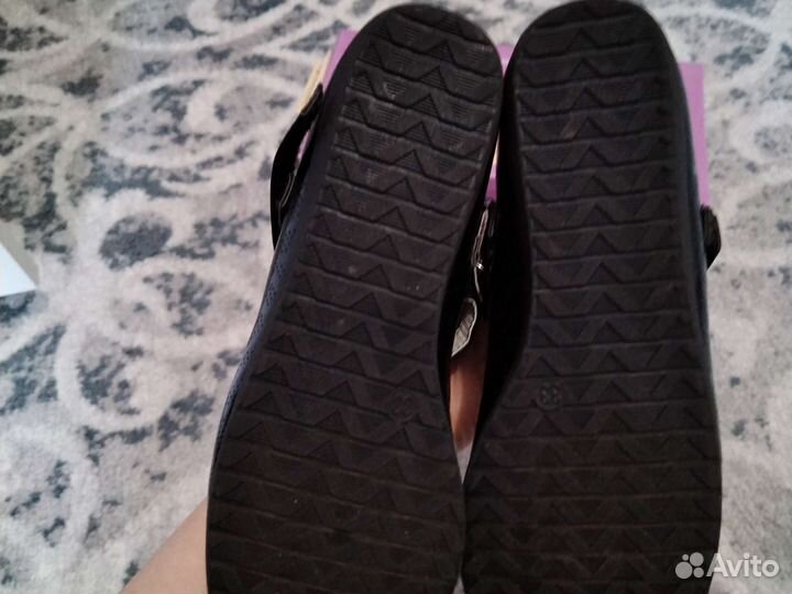 Туфли для девочки новые