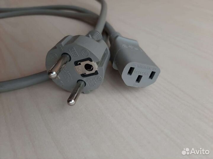 Сетевой кабель для монитора и компьютера