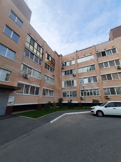 2-к. квартира, 57 м², 1/4 эт.
