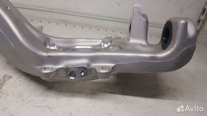 Кулак поворотный правый audi A8 VW Phaeton 02-07