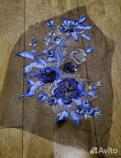 Вышивка на сетке для украшения одежды