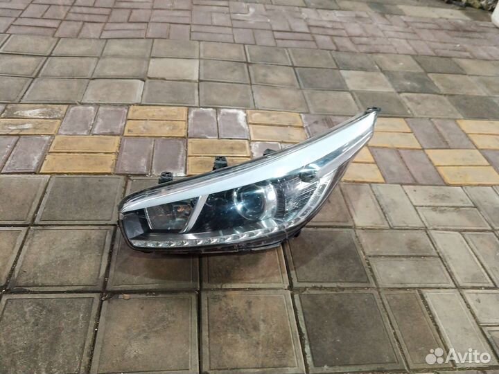 Фара левая kia ceed 2 ксенон