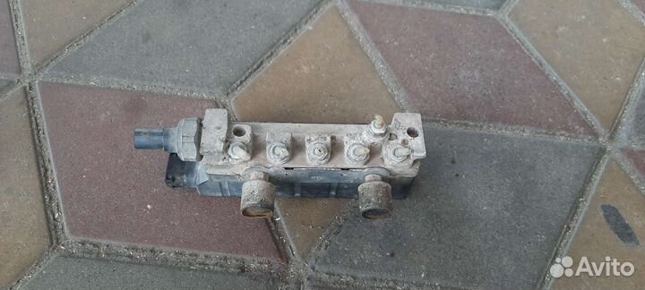 Блок клапанов пневмоподвески mercedes w220