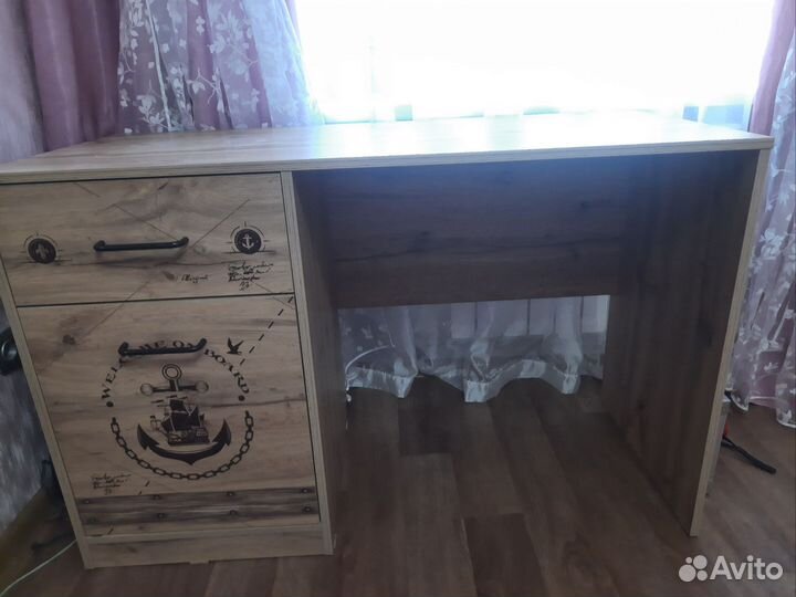 Письменный стол