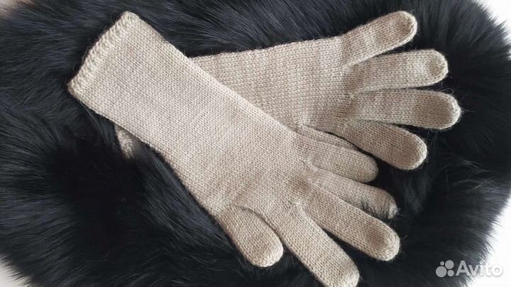 Перчатки вязаные женские / вручную