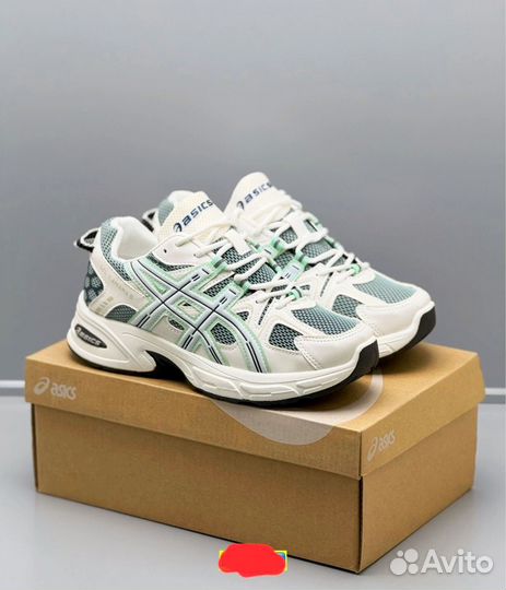 Кроссовки женские asics