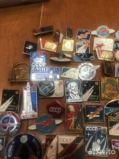 Продам значки космос