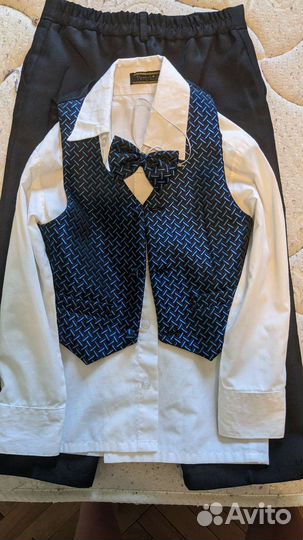 Костюм для мальчика 110 (две белые рубашки)