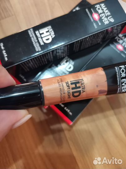 Жидкий хайлайтер Make up for ever